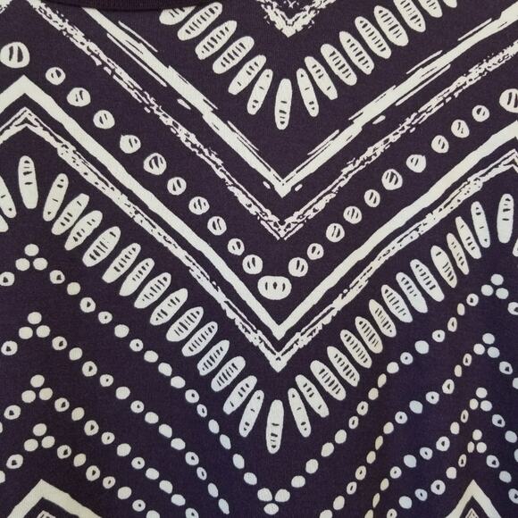 Lularoe Liv Tee T Shirt Short Sleeve Tribal Chevron Purple White Spring Medium - Picture 3 of 8